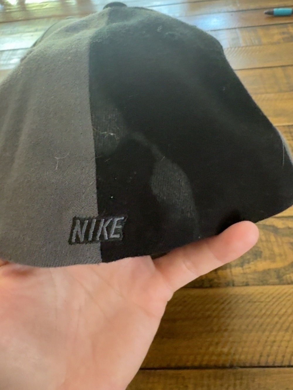 Nike hat - Picture 3 of 4